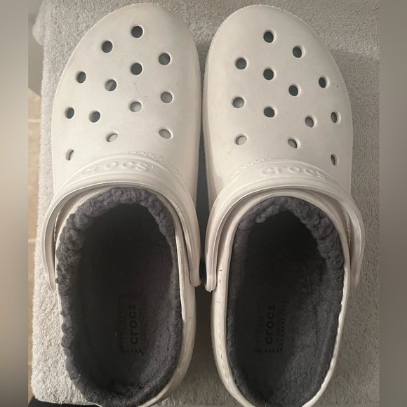 CROCS Shoes - CROCS Women's White Fuzzy Lined Moccasins